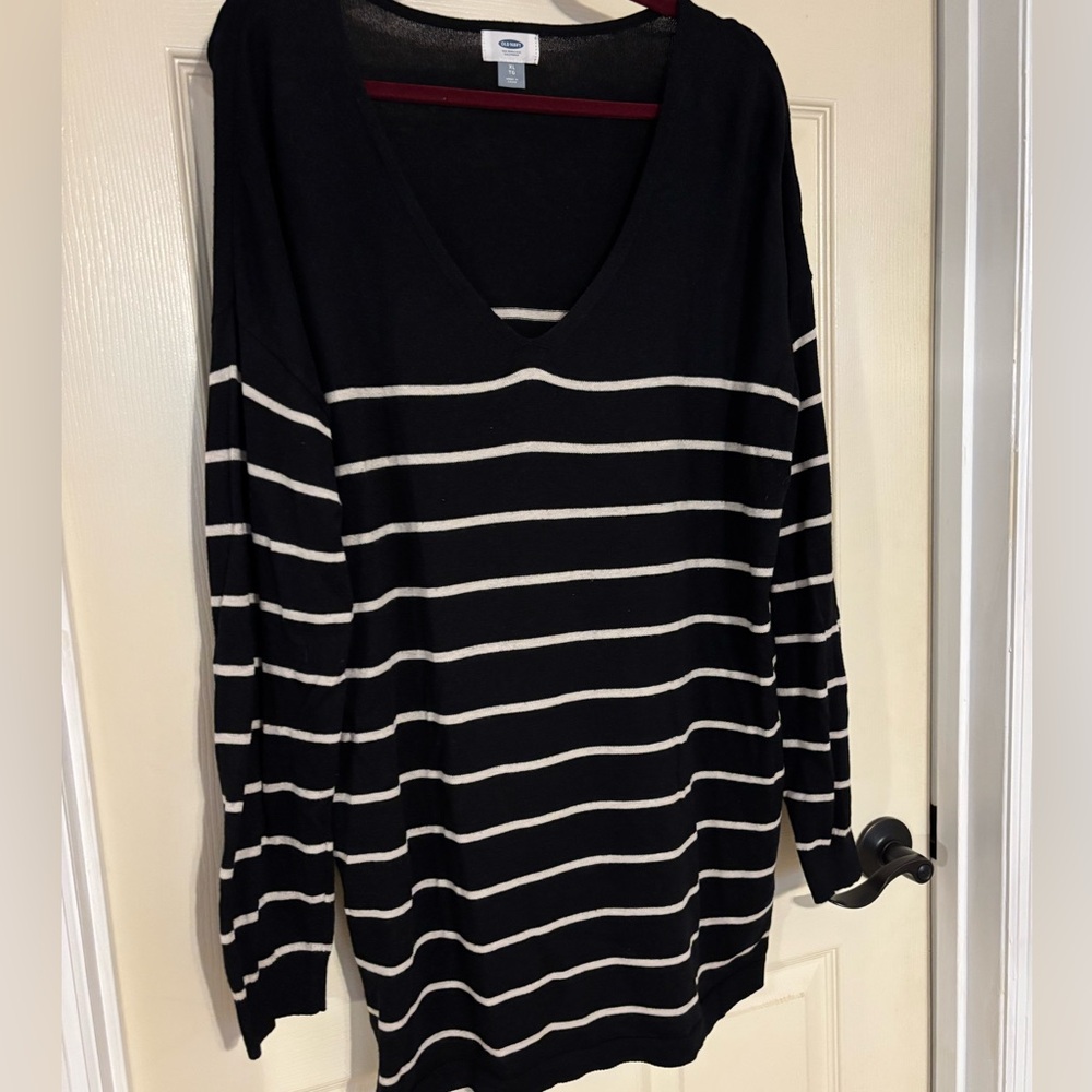 Old Navy Black and Cream Striped Long Sleeve Sweater